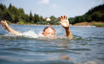 Утопление В Воде — стоковые фотографии и другие картинки Утонуть - Утонуть,  Мужчины, Только мужчины - iStock