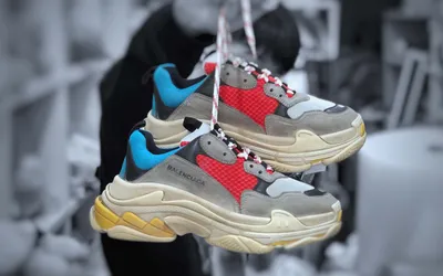 Обои Balenciaga triple s для iPhone: JPG, PNG, WebP форматы