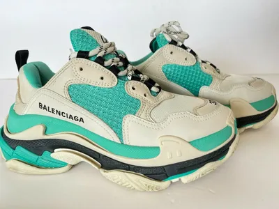 Фото обои Balenciaga triple s: Скачать в WebP