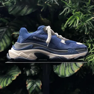 Фото обои Balenciaga triple s: Скачать в JPG и WebP