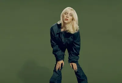 Скачать бесплатные обои Billie Eilish для iPhone и Android