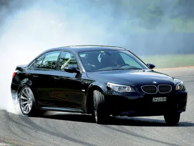 Обои Bmw m5 e60: Выберите размер изображения (JPG, PNG, WebP)