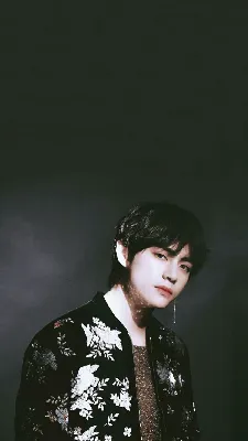 Обои Bts kim taehyung для iPhone: Бесплатные фоны для твоего устройства