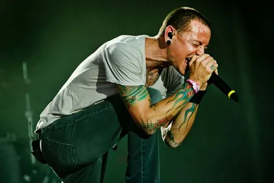 Скачать обои с Chester Bennington для Windows