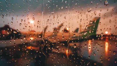Дождь на стекле: фото обои на телефон в хорошем качестве