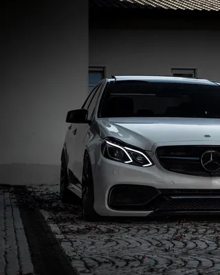 Обои E63 AMG W212: Скачай в формате JPG для Windows