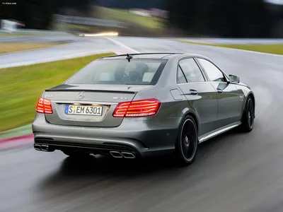 Обои E63 AMG W212: Фото в высоком разрешении для iPhone