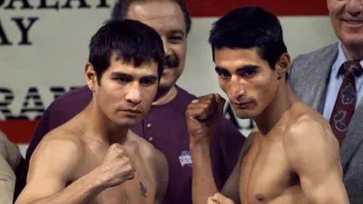 Перемотка у ринга: первый бой Эрика Моралеса и Марко Антонио Барреры | Новости бокса | Скай Спорт