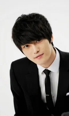 Обои Kim Jaejoong на телефон: стильный фон для Android и iPhone