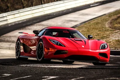 Обои на Рабочий Стол: Koenigsegg Agera R в Шикарном Изображении