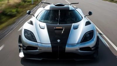 Фон Koenigsegg для телефона и рабочего стола