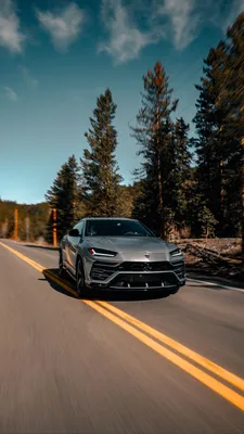 Lamborghini Urus: качественные обои для iPhone и Android