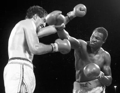 Заниматься боксом. Оригинальное фото Ларри Холмса против Майкла Спинкса | eBay