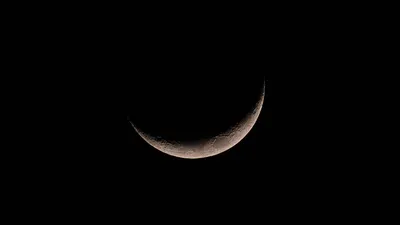 Фото Луны для телефона - выберите желаемый размер и формат