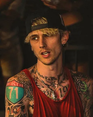 Выбери свой размер: Обои с Machine Gun Kelly в формате JPG