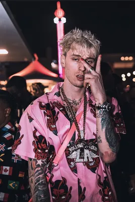 Скачай обои Machine Gun Kelly на рабочий стол: JPG, PNG, WebP