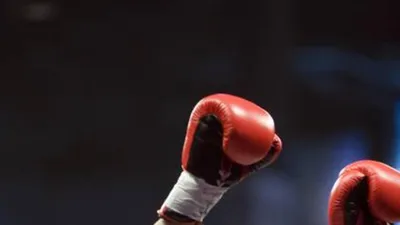 Майкл Спинкс против Дуайта Мухаммада Кави Брэкстона, полный бой 18 марта 1983 г. - видео Dailymotion