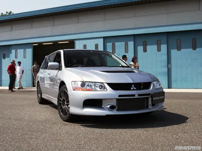 Скачать обои на iPhone бесплатно: Mitsubishi Lancer Evolution 9 в png формате