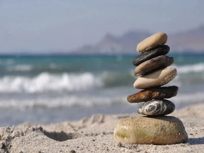 Скачайте фон с Морскими камнями на ваш iPhone