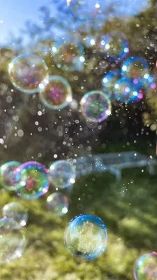 Мыльные пузыри: обои на телефон в формате jpg для iPhone