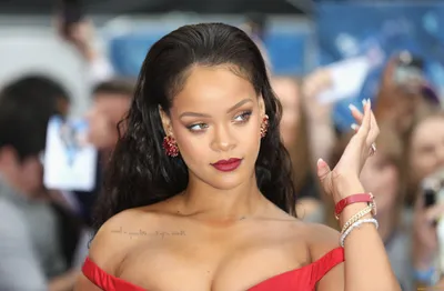 Скачайте бесплатные обои Rihanna на свой iPhone или Android