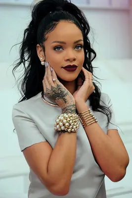 Скачать обои с Rihanna для iPhone и Android: бесплатно и красиво
