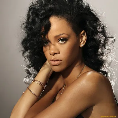 Обои Rihanna для рабочего стола: выберите размер и формат