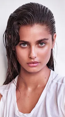 Оформление рабочего стола с Taylor Hill: Бесплатные обои для скачивания