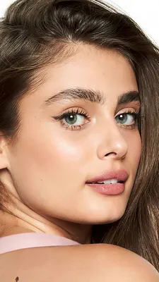 Taylor Hill: Фото в хорошем качестве для обоев на телефон