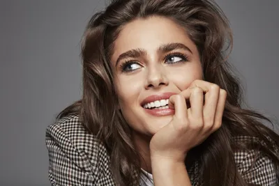 Бесплатные обои Taylor Hill: Красота на вашем телефоне и компьютере