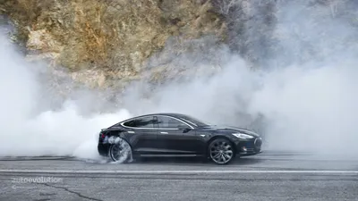 Tesla Model S: Разнообразие форматов для обоев