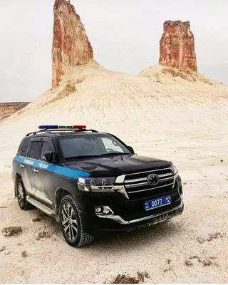 Обои на телефон Toyota Land Cruiser 200: популярные фоны для iPhone и Android