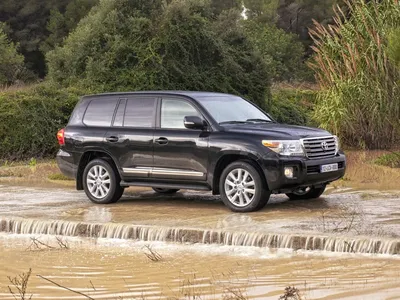 Обои на телефон Toyota Land Cruiser 200: качество и разнообразие